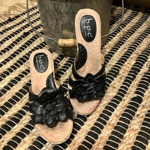b.o.c. Women's Black Floral Sandals